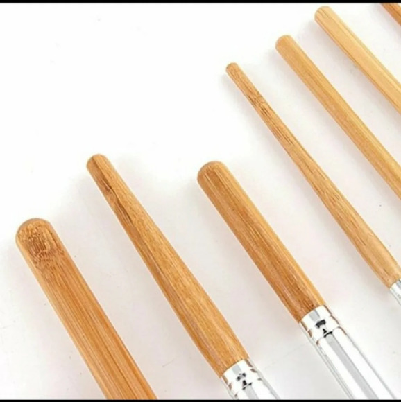 Bamboo Pro Makeup Brush Set with Bag & Free Gift - Picture 6 of 14